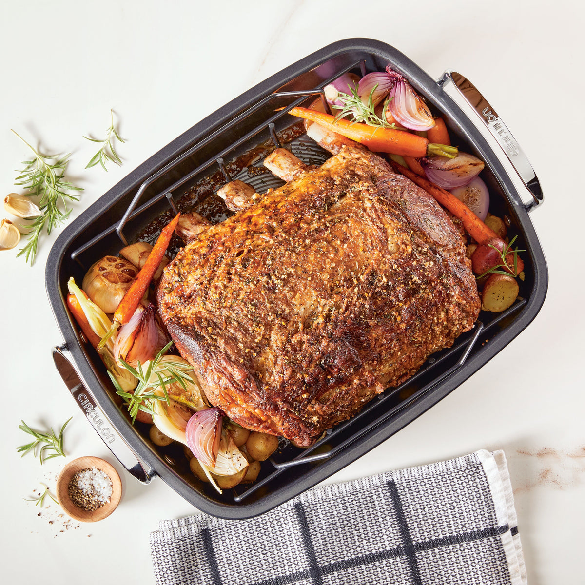 Röstpfanne: Nonstick Roaster Pan mit Easy Serve Rack